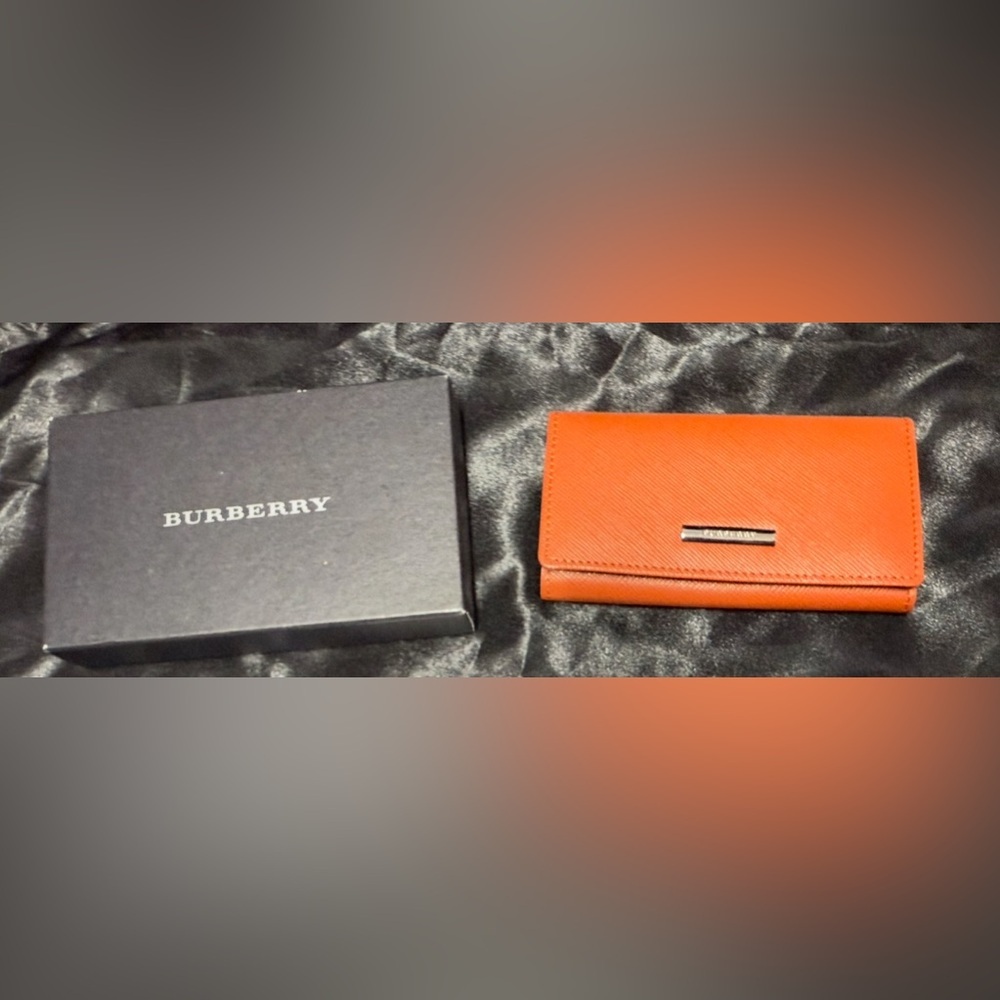 Burberry key holder, like new
